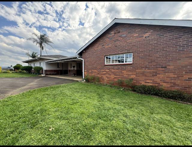 5 BEDROOM FREEHOLD FOR SALE IN HOWICK WEST